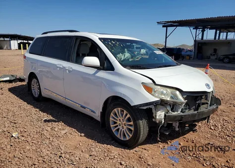 2013 Toyota Sienna Xle 7-Passenger Auto Access Se z USA, uszkodzony, nr VIN 5TDYK3DC4DS305474